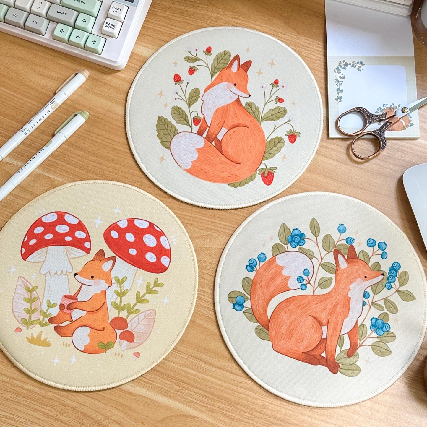 Round Waterproof Mousepad - Blueberry Fox