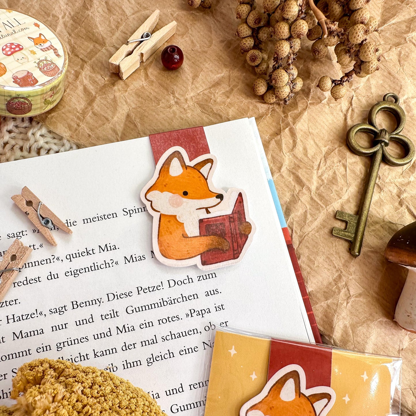 Magnetic Bookmark - Fox Reader