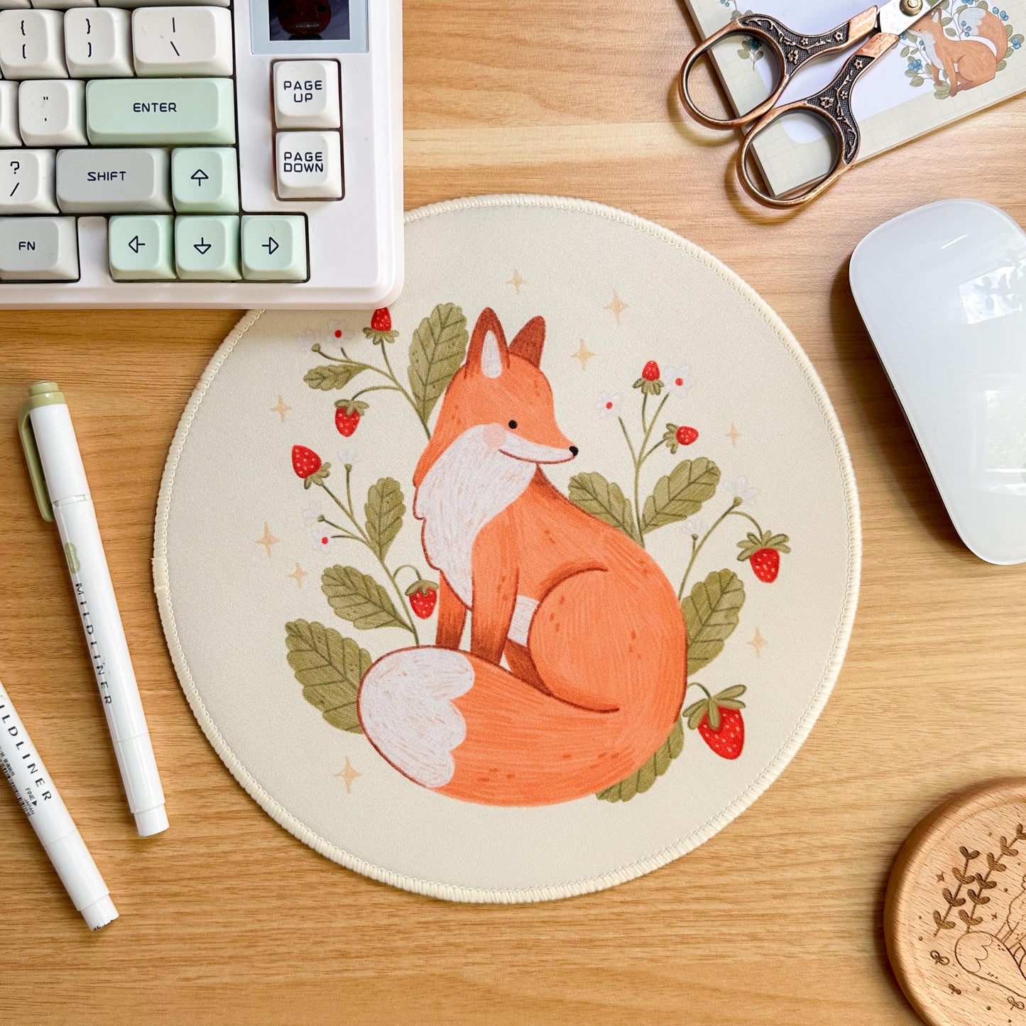 Round Waterproof Mousepad - Strawberry Fox