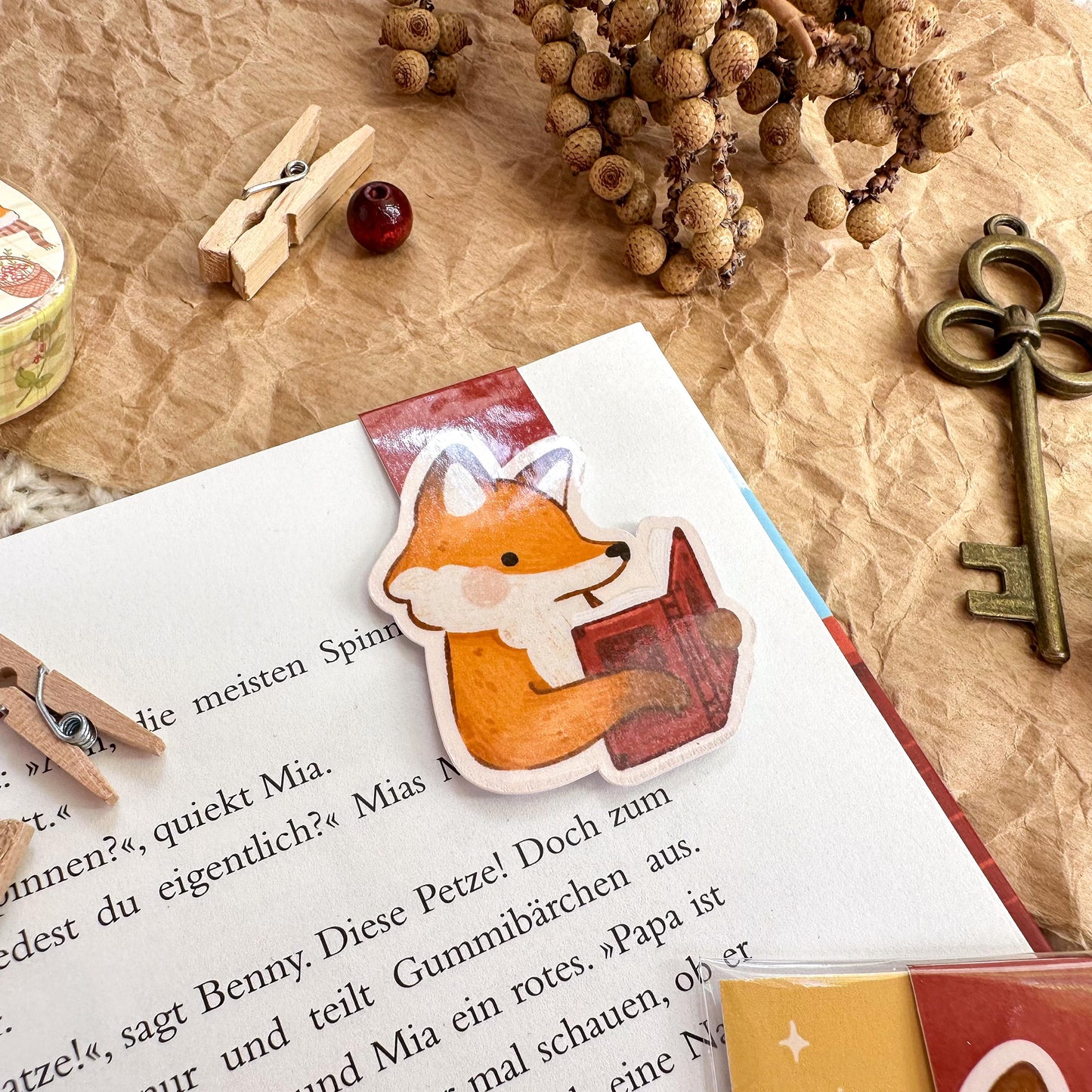 Magnetic Bookmark - Fox Reader