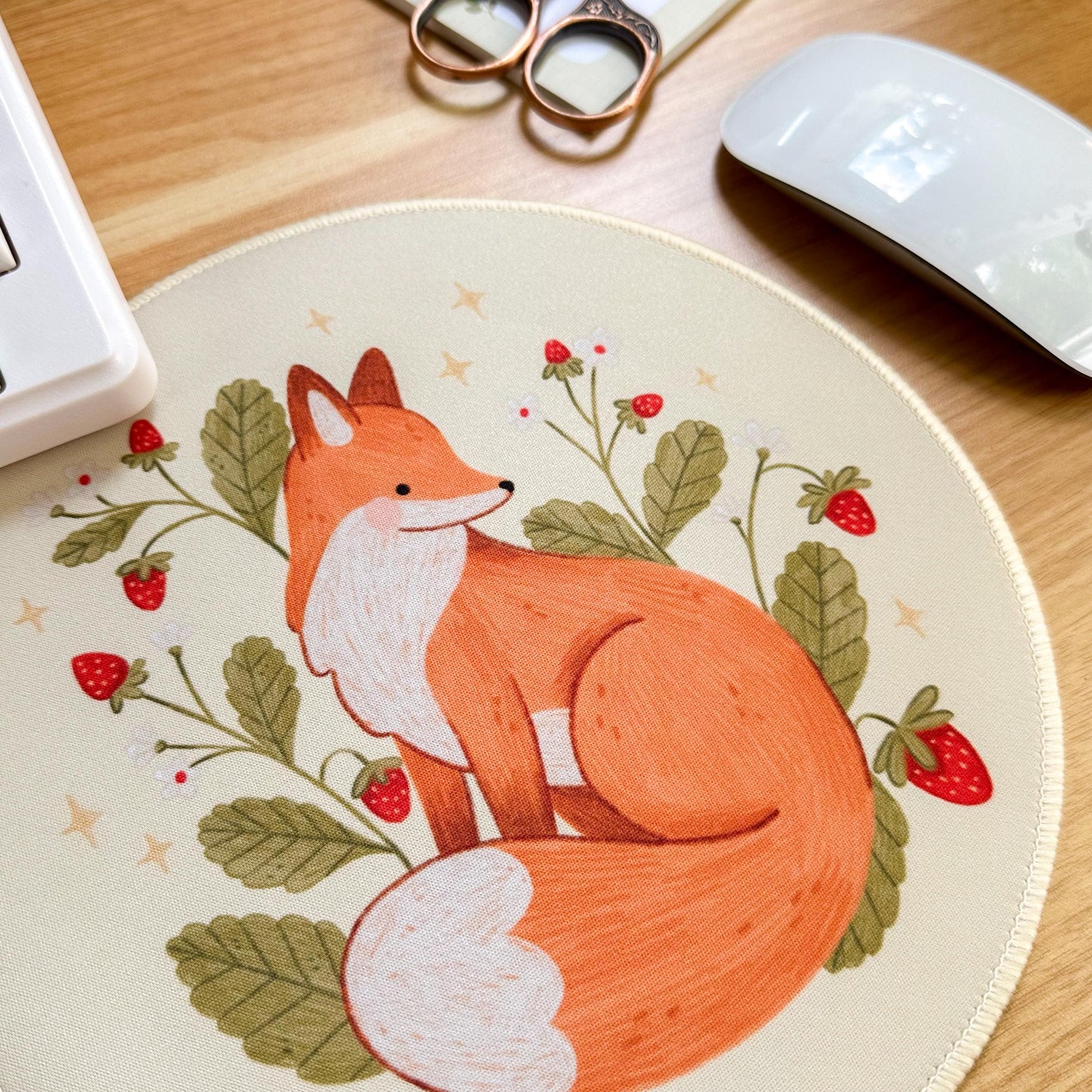 Round Waterproof Mousepad - Strawberry Fox