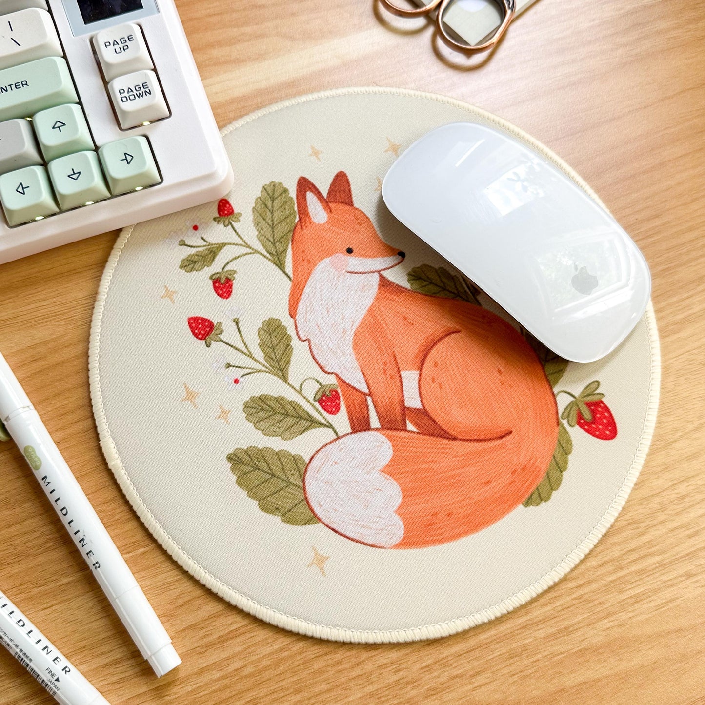 Round Waterproof Mousepad - Strawberry Fox